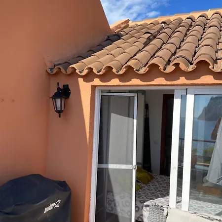 Апартаменти Frontview Sea Vista